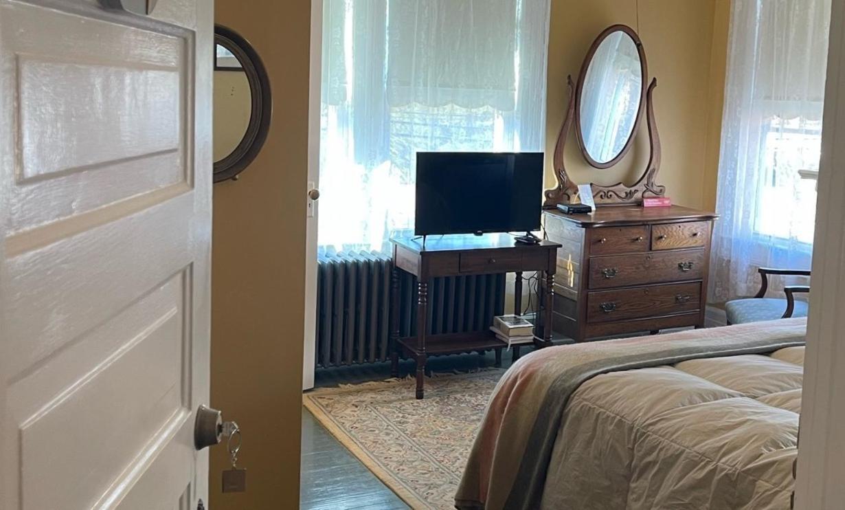 The Grey Swan Inn Llc Blackstone Екстер'єр фото